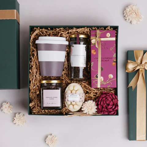 How Can You Personalise a Christmas Gift Box for a More Meaningful Surprise?